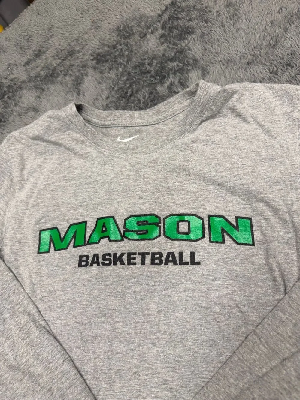 Nike Mason Basketball Men’s Medium Long Sleeve Shirt